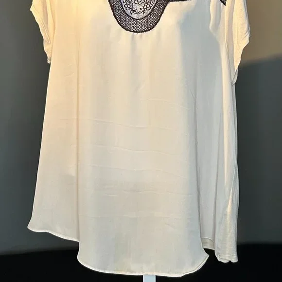 Beautiful cream and black lace shirt for everyday - Picture 4 of 9